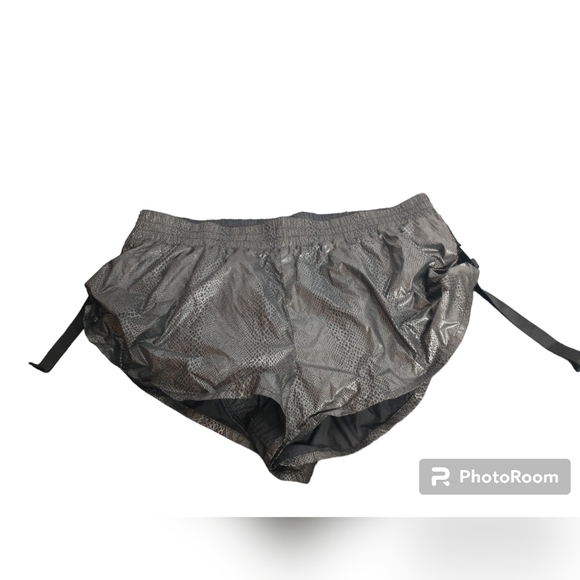 ☀️Free People Movement Diamondback Reflective Shorts, size L - Picture 2 of 9